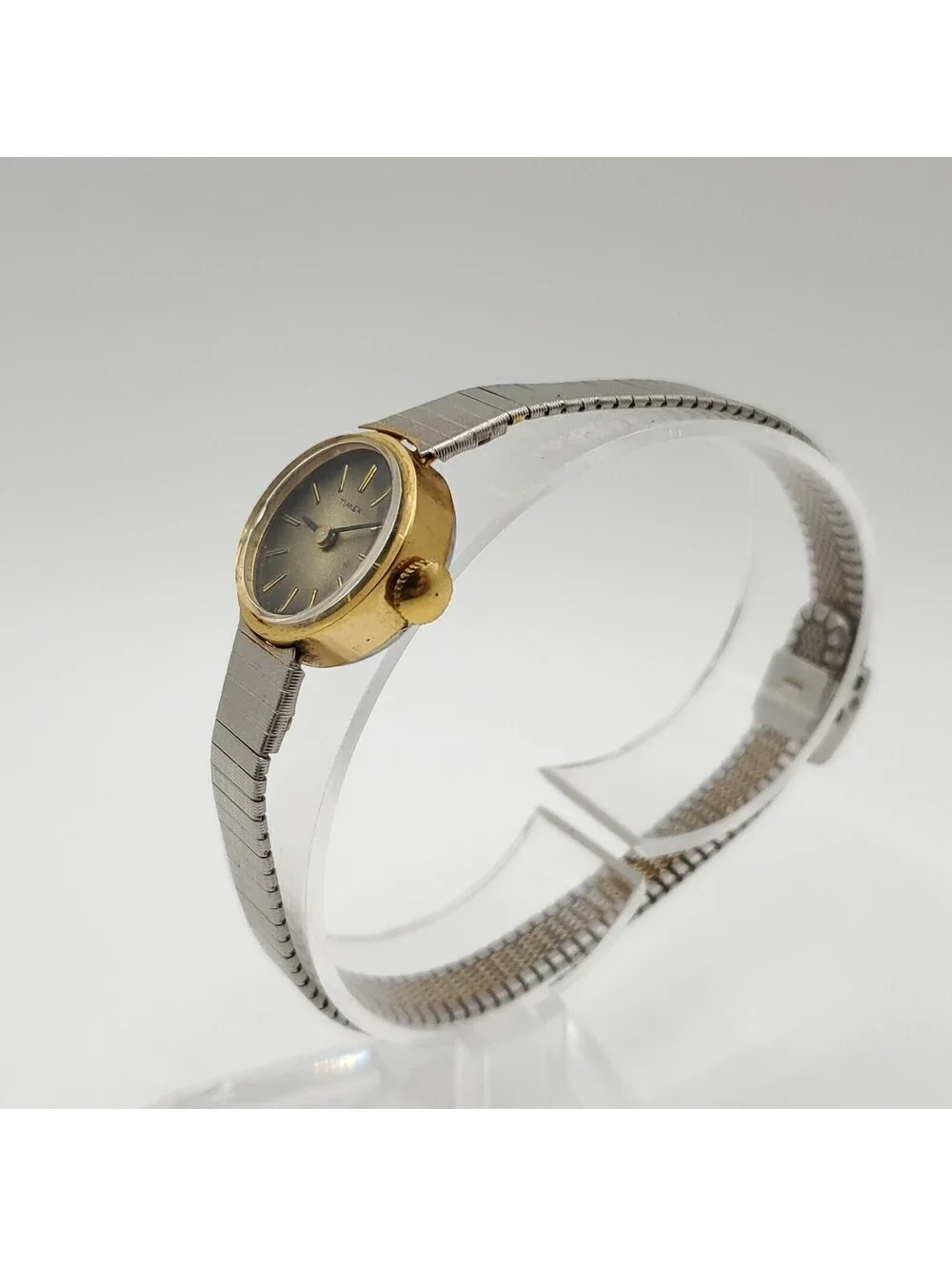 Vintage Timex Mechanical Gold Tone Adjustable Band Womens Watch 17mm Running